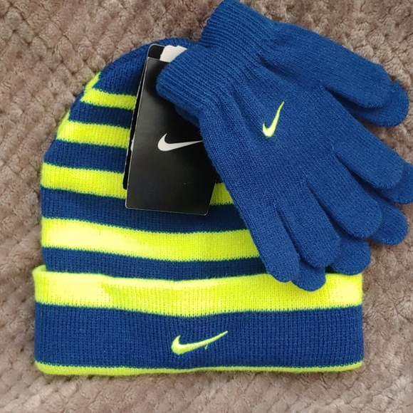 nike hat and gloves
